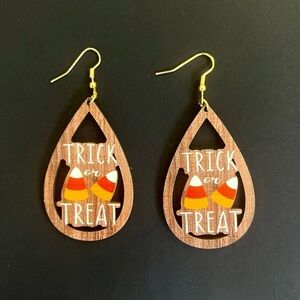 Halloween Trick or Treat Wooden Dangle Earrings – Candy Corn Theme​​